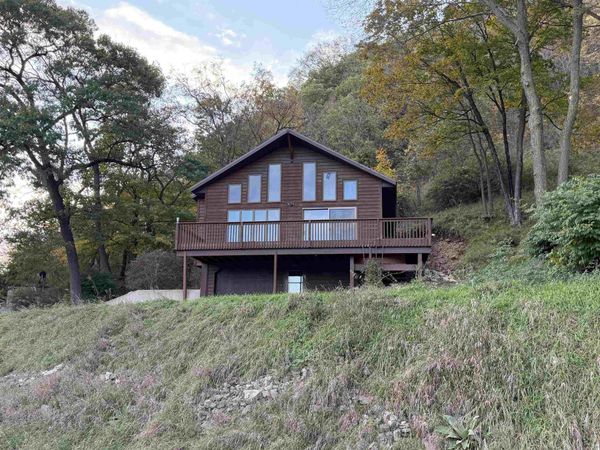 1160 Red Oak Road, Harpers Ferry, IA 52146