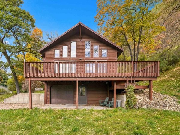 1160 Red Oak Road, Harpers Ferry, IA 52146
