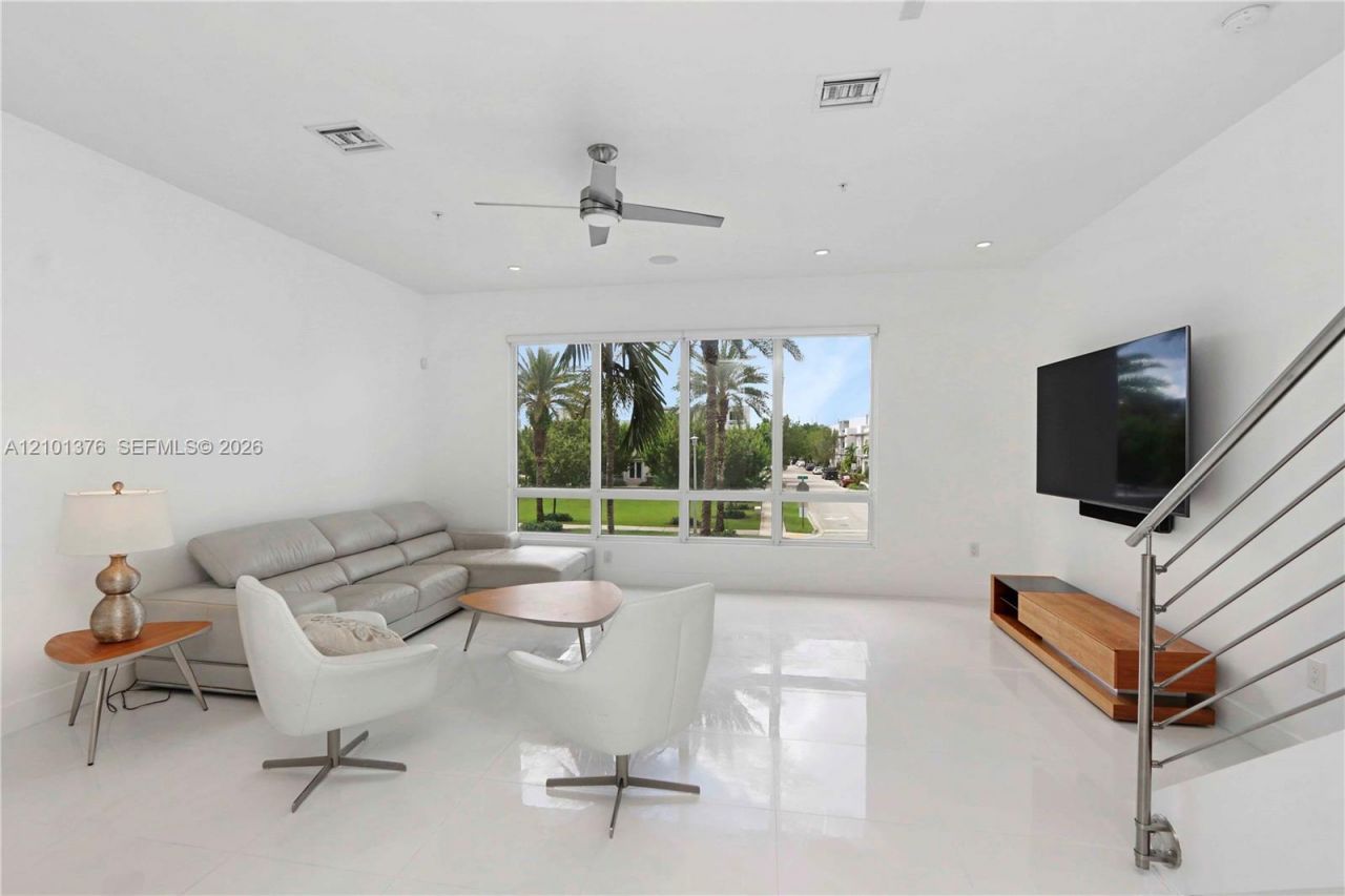 10541 NW 66th St , Doral, FL 33178 Photo