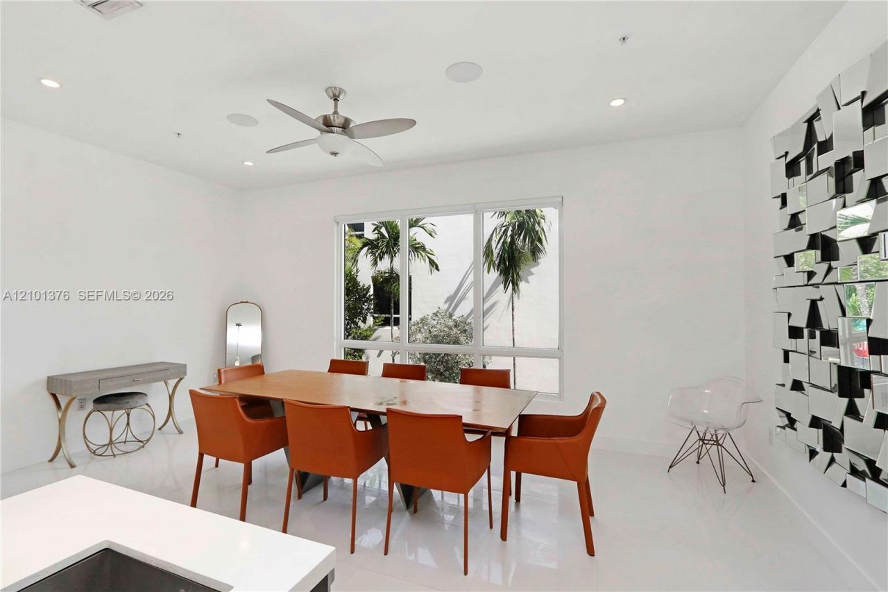 10541 NW 66th St , Doral, FL 33178 Photo