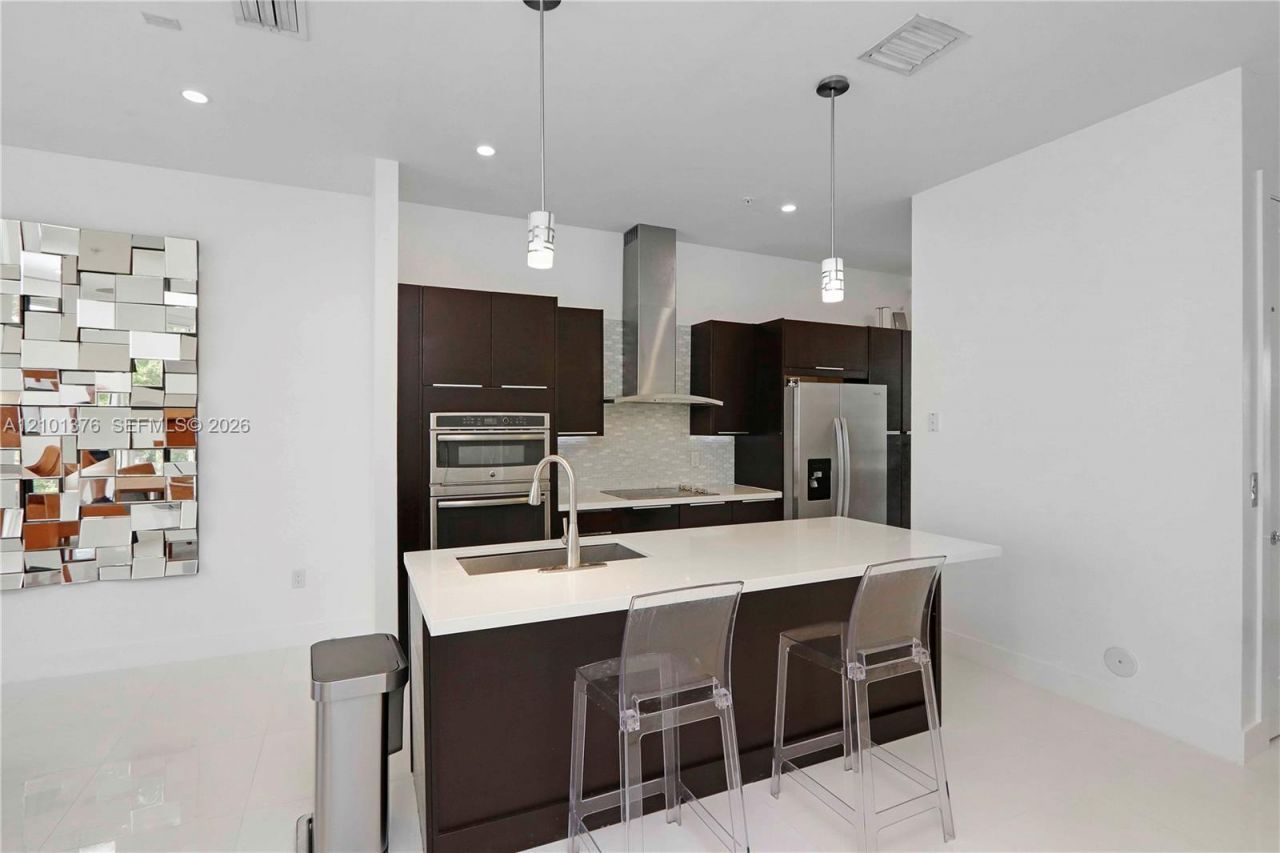 10541 NW 66th St , Doral, FL 33178 Photo