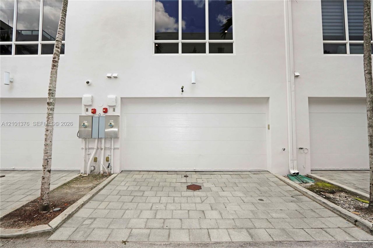 10541 NW 66th St , Doral, FL 33178 Photo