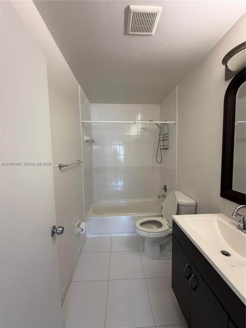 2125 NW 57th Ave, Unit 15-E, Lauderhill, FL 33313 Photo