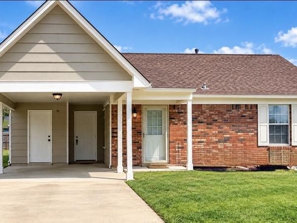 904 E Barton Avenue, West Memphis, AR 72301