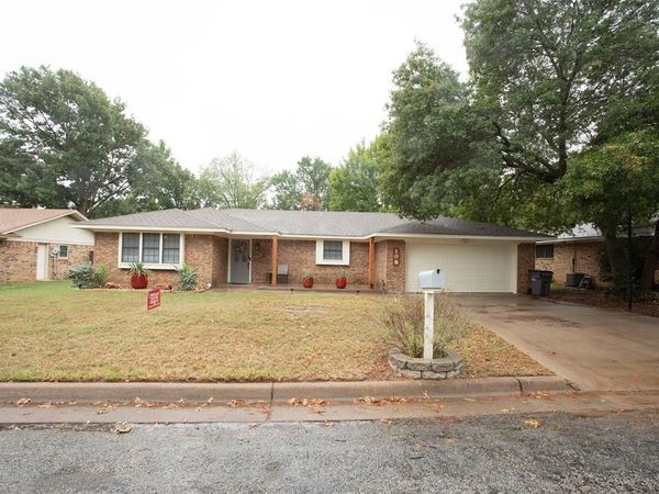 108 Chaparral Drive , Graham, TX 76450