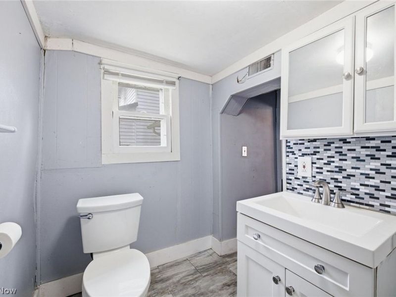 29 S High Street, Jeromesville, OH 44840 Photo 11