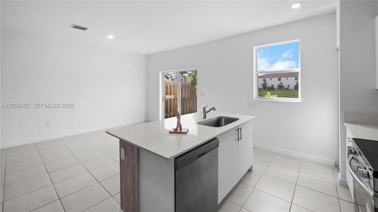 5534 NW 27th Pl , Unit 1, Lauderhill, FL 33313 Photo