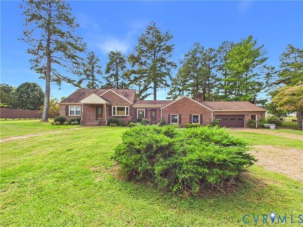 1405 W Tennessee Avenue , Crewe, VA 23930