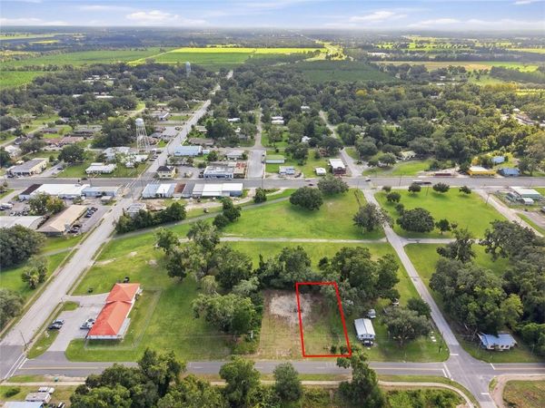 105 SW 2ND STREET , CHIEFLAND, FL 32626