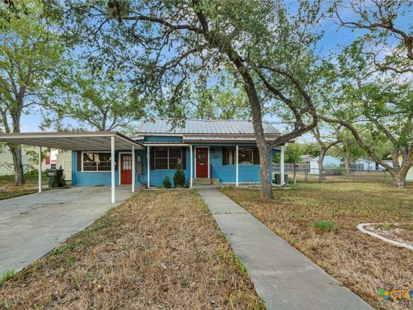 105 Ward Street , Cuero, TX 77954