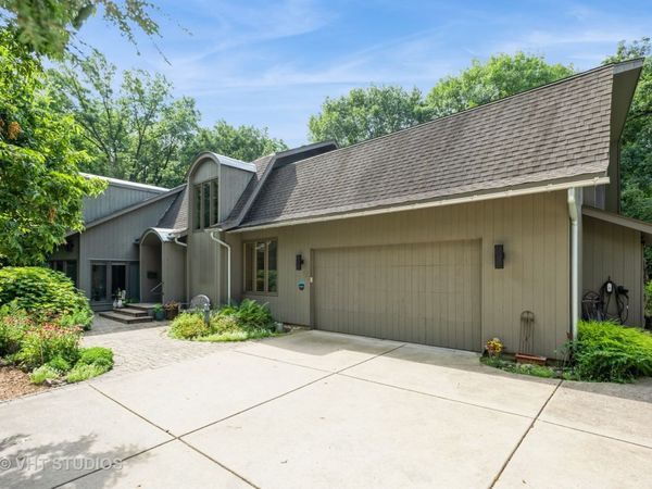 29W039 Forest Lane, Warrenville, IL 60555