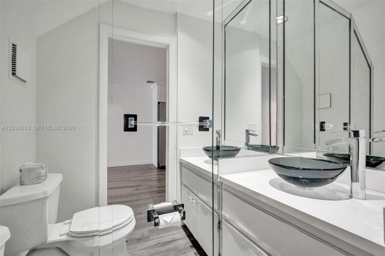 1000 NW N River Dr , Unit 6, Miami, FL 33136 Photo