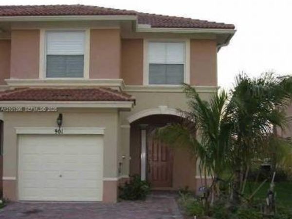 901 Seminole Palms Dr, Green Acres, FL 33463