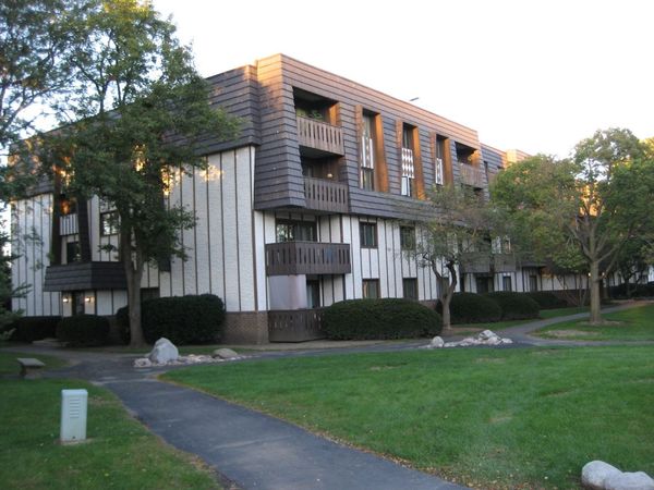13200 W HEIDEN Circle , Unit 2408, Lake Bluff, IL 60044
