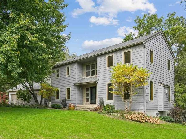 17 Briar Ridge Dr. NE, Iowa City, IA 52240