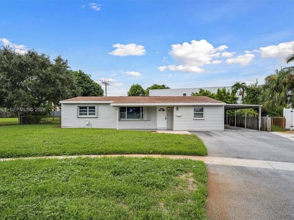 10 SW 11th St , Deerfield Beach, FL 33441