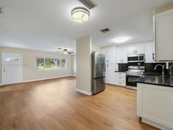 10 SW 11th St , Deerfield Beach, FL 33441