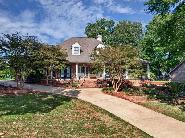 1 Crystal Mountain Lane , Maumelle, AR 72113