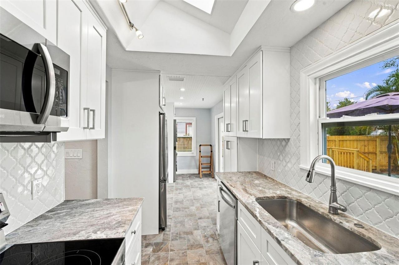 3631 N 4th Avenue N, Saint Petersburg, FL 33713 Photo