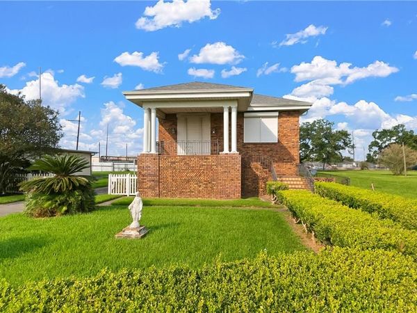 2817 E SAINT BERNARD Highway, Meraux, LA 70075