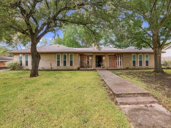 1908 Nancy Lea Drive , Bonham, TX 75418