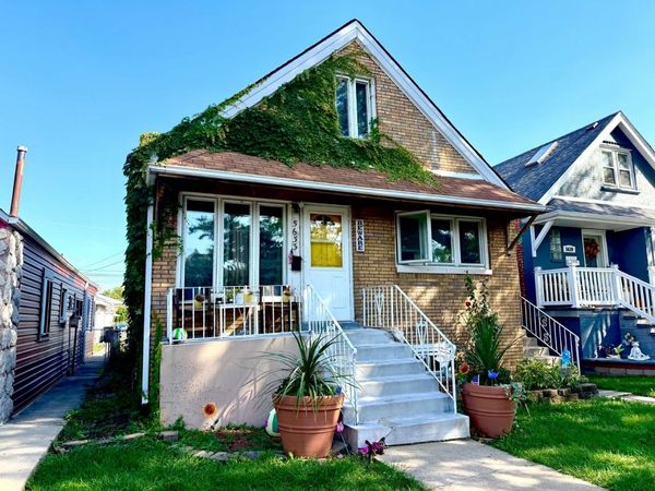 5633 S Kolmar Avenue , Chicago, IL 60629