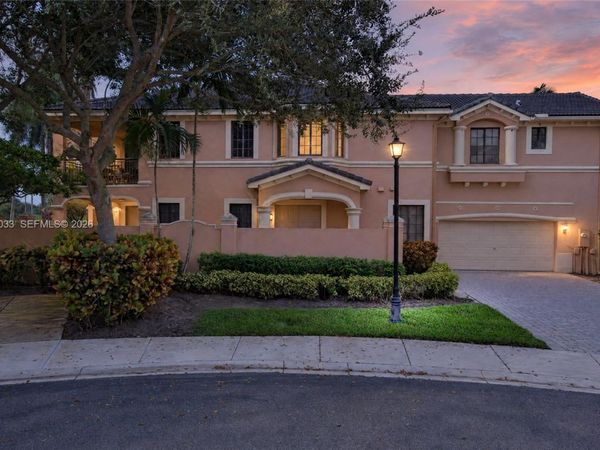 2737 Center Ct Dr, Unit 1-18, Weston, FL 33332
