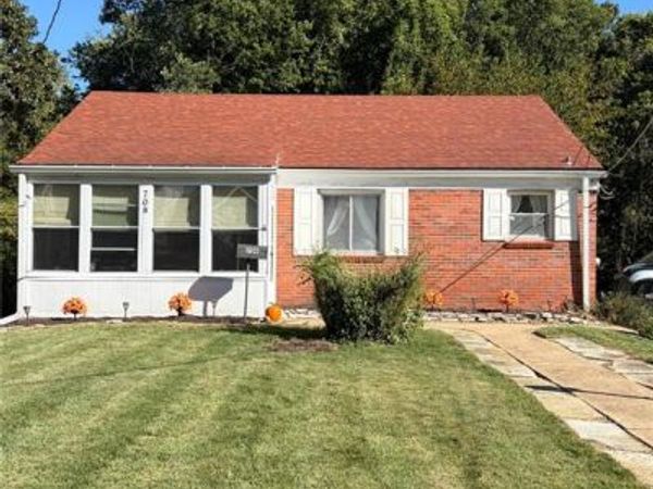 708 N Elizabeth Avenue, St Louis, MO 63135