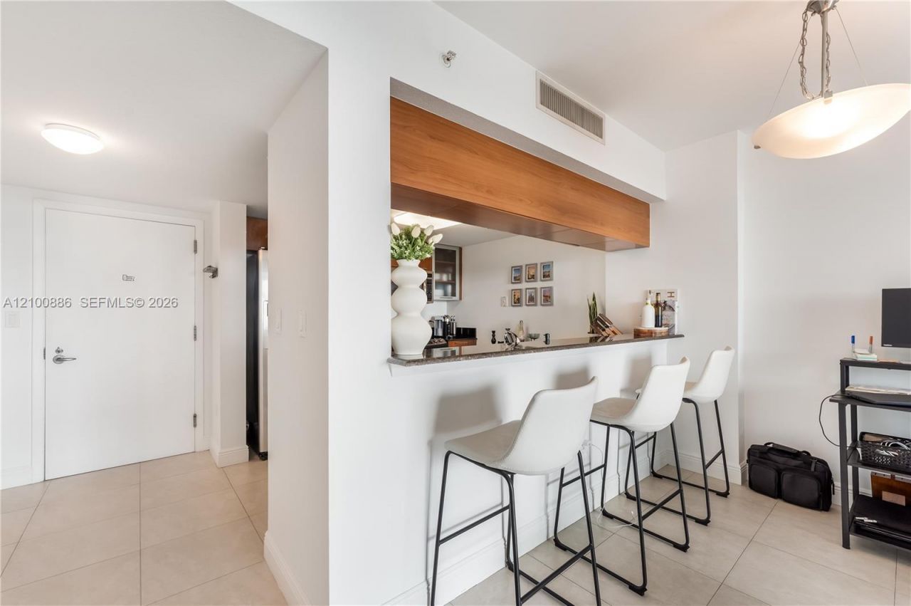 1800 N Bayshore Dr , Unit 4006, Miami, FL 33132 Photo