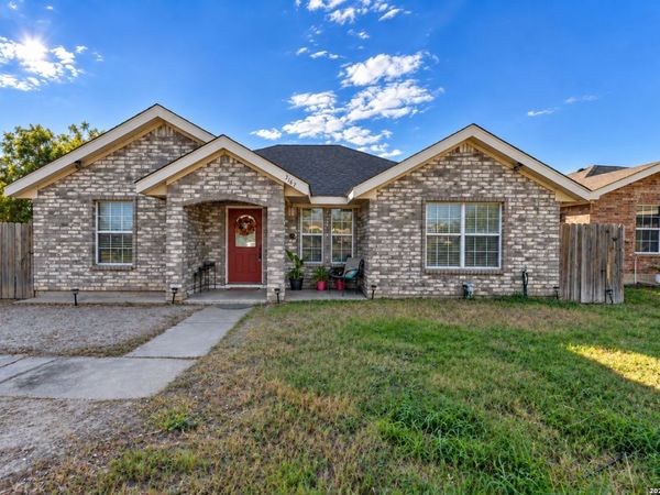 3167 Calle De Los Santos, Eagle Pass, TX 78852