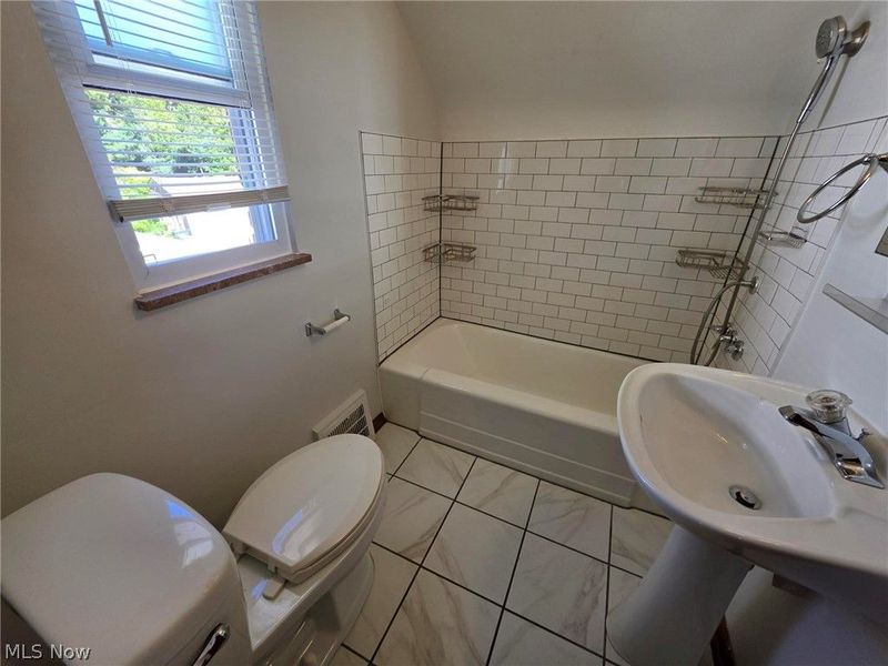 781 E 236th Street , Euclid, OH 44123 Photo 15