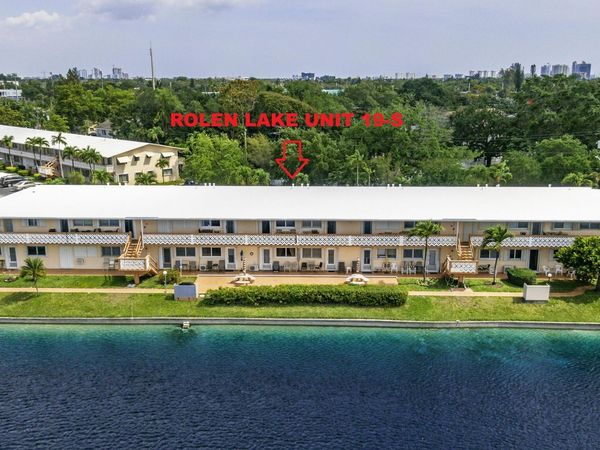 900 SW 10th Terrace, Unit 19S, Hallandale Beach, FL 33009