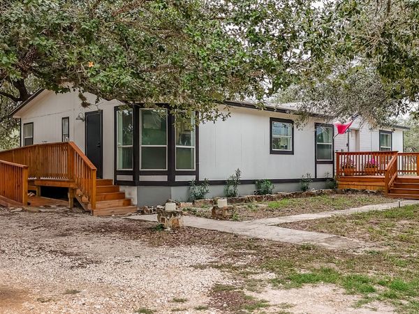 107 HARVEST LN, Floresville, TX 78114