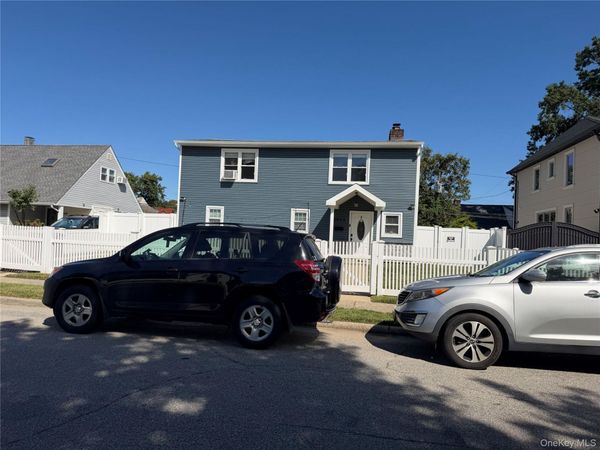 2475 Putnam Drive , East Meadow, NY 11554