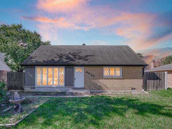 8930 Saratoga Drive, Bridgeview, IL 60455