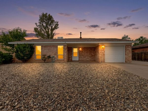 9933 Clearwater Street NW, Albuquerque, NM 87114
