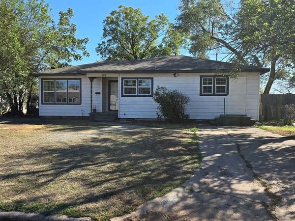 916 Hickory Street, Altus, OK 73521