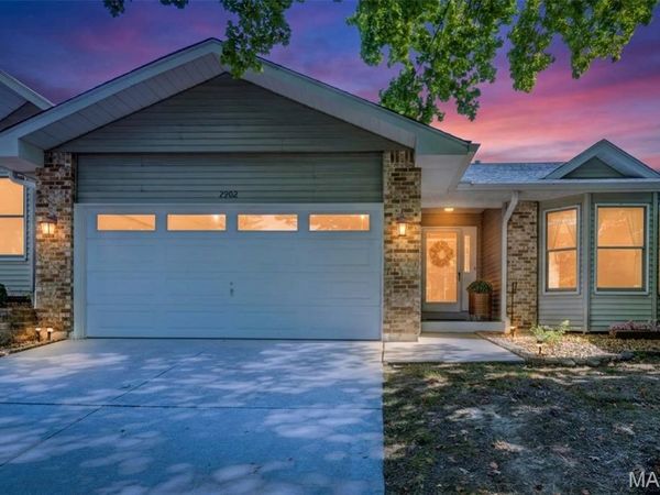 2902 Oakmont Drive , Unit 18B, St Charles, MO 63301
