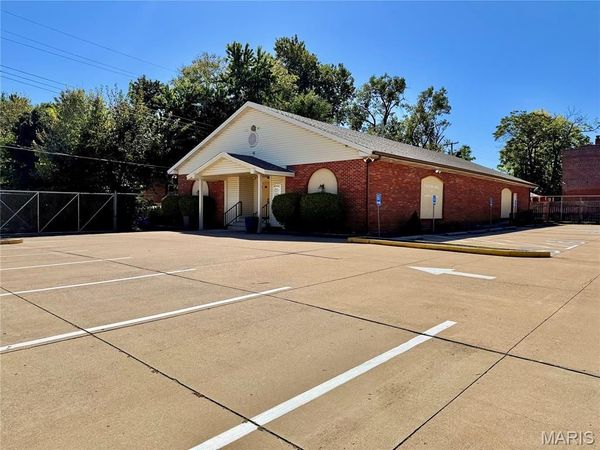 2428 N Grand Boulevard , St Louis, MO 63106