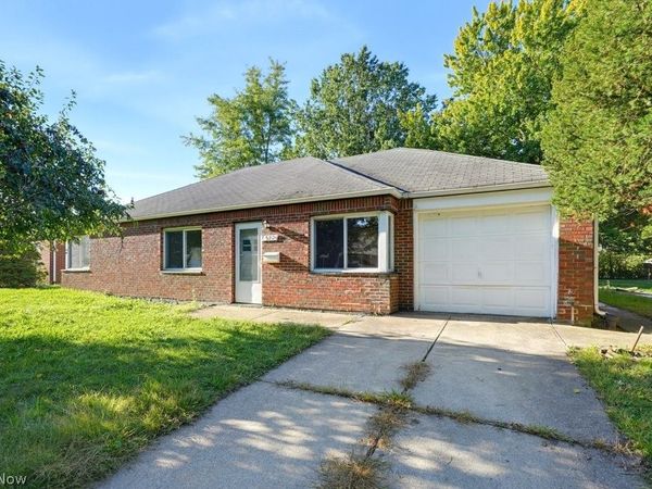 572 Hemlock Drive , Euclid, OH 44123