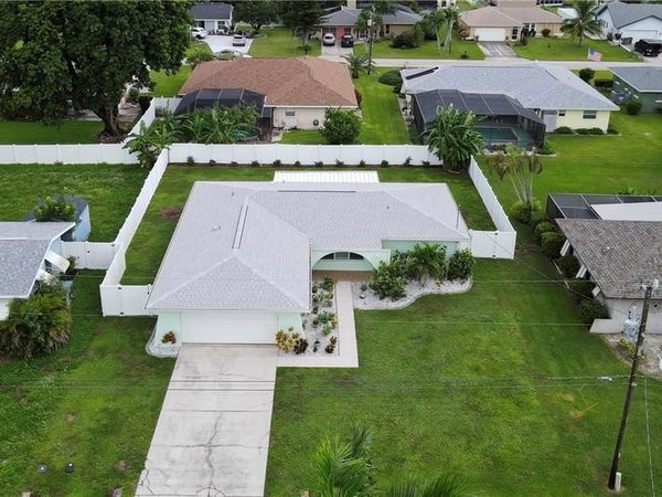 3820 SE 10th PL , CAPE CORAL, FL 33904
