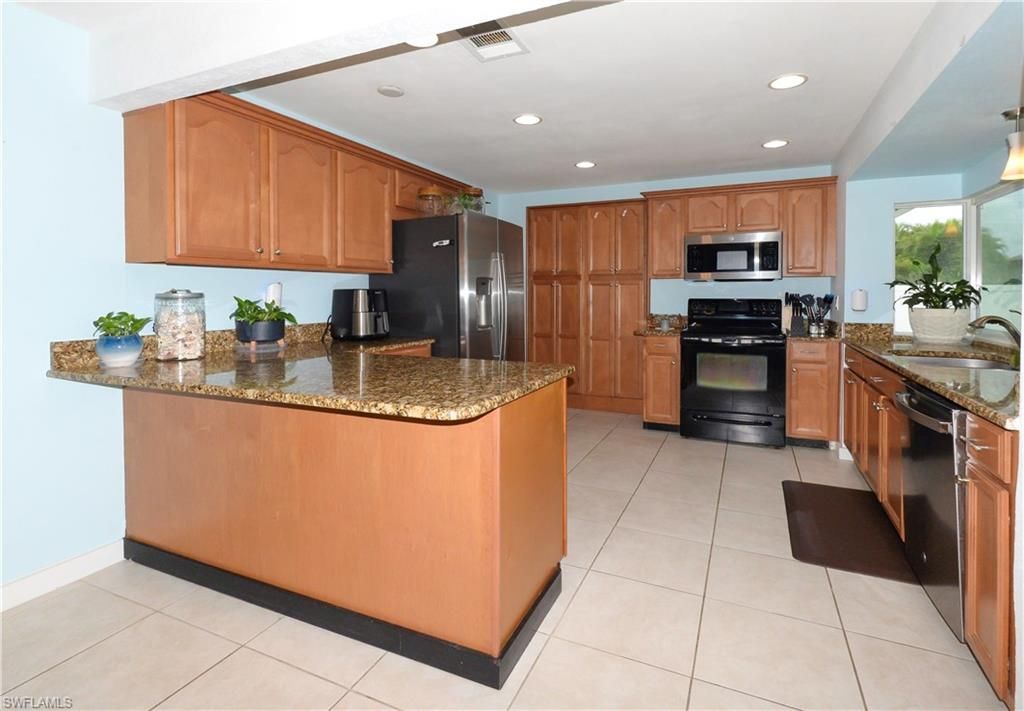 3820 SE 10th Pl, Cape Coral, FL 33904 Photo