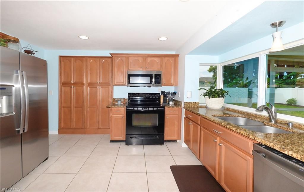 3820 SE 10th Pl, Cape Coral, FL 33904 Photo