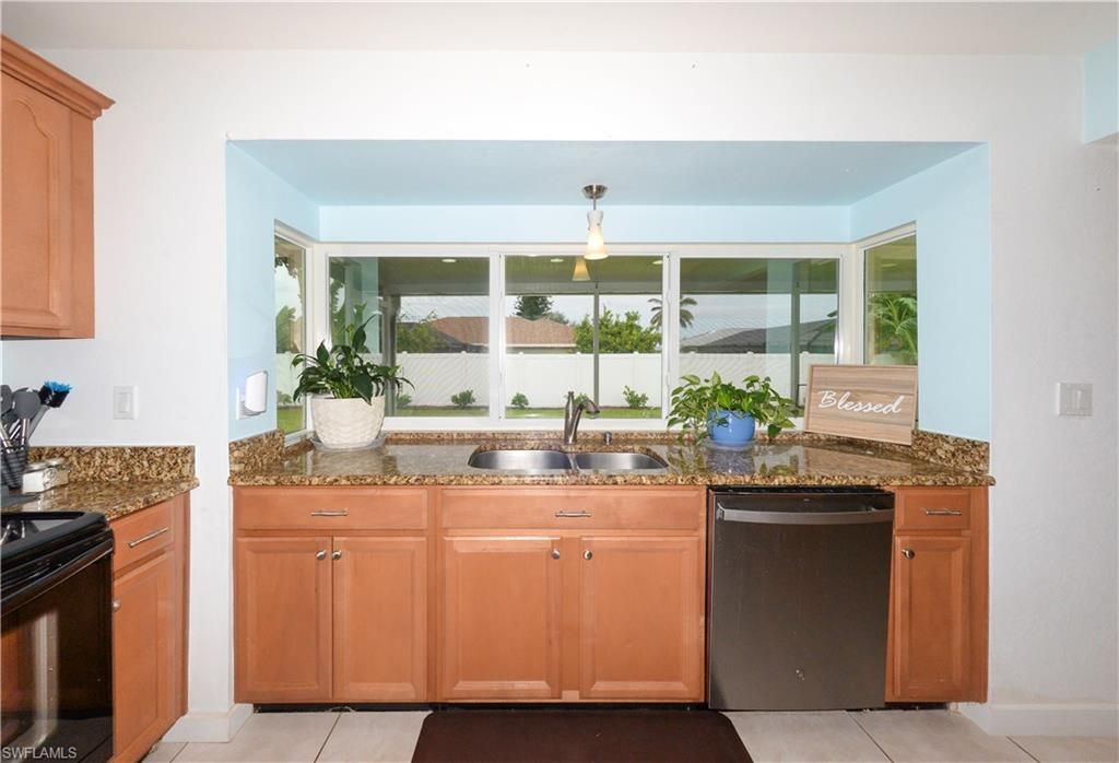3820 SE 10th Pl, Cape Coral, FL 33904 Photo