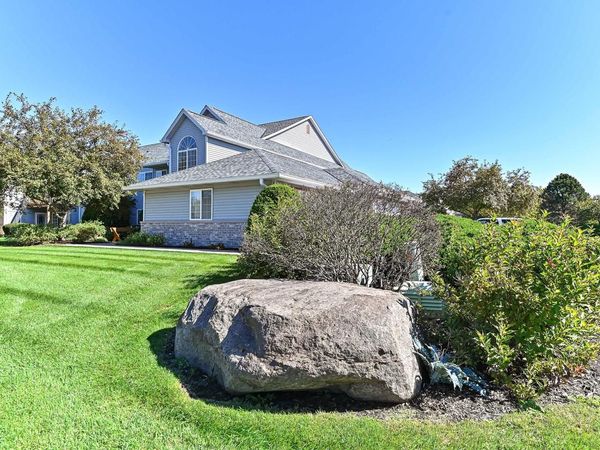 2211 N University DRIVE, Unit 4, Waukesha, WI 53188