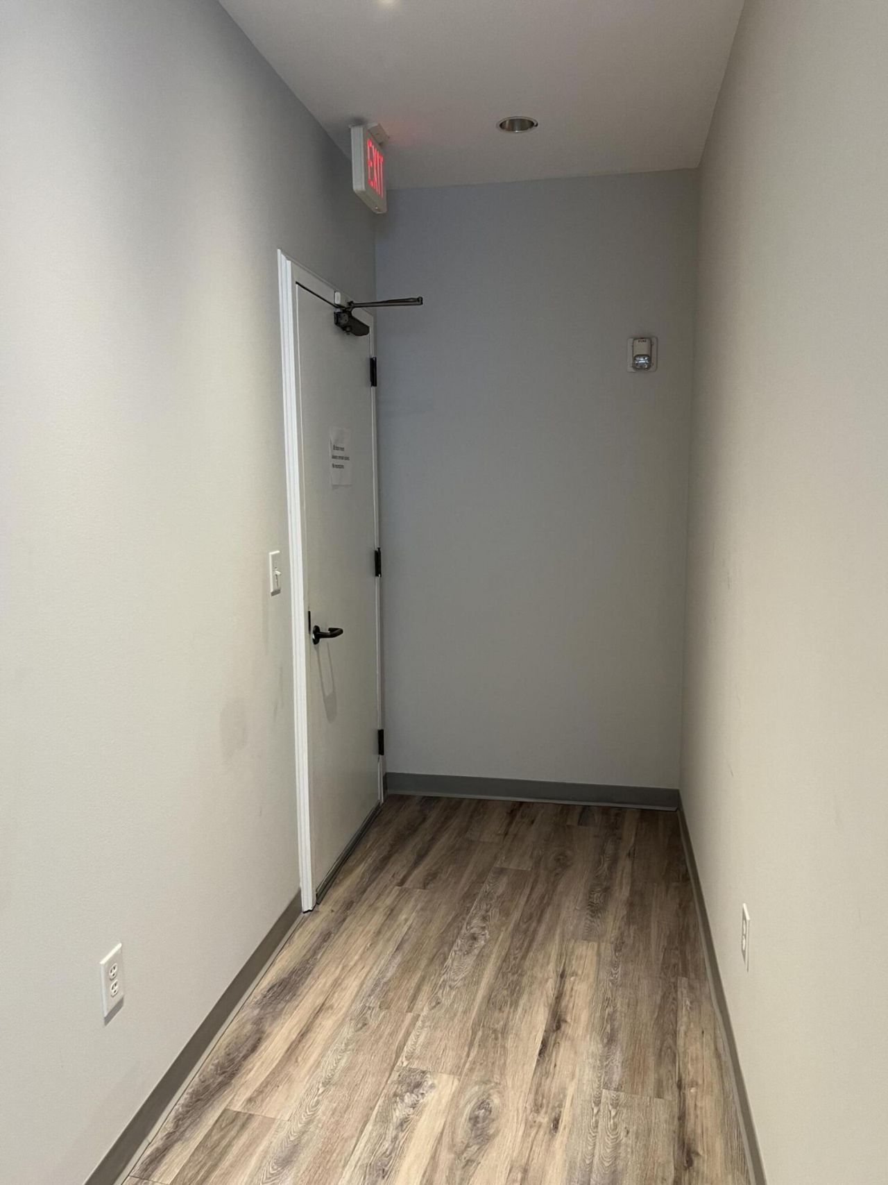 211 King Street  Photo 14