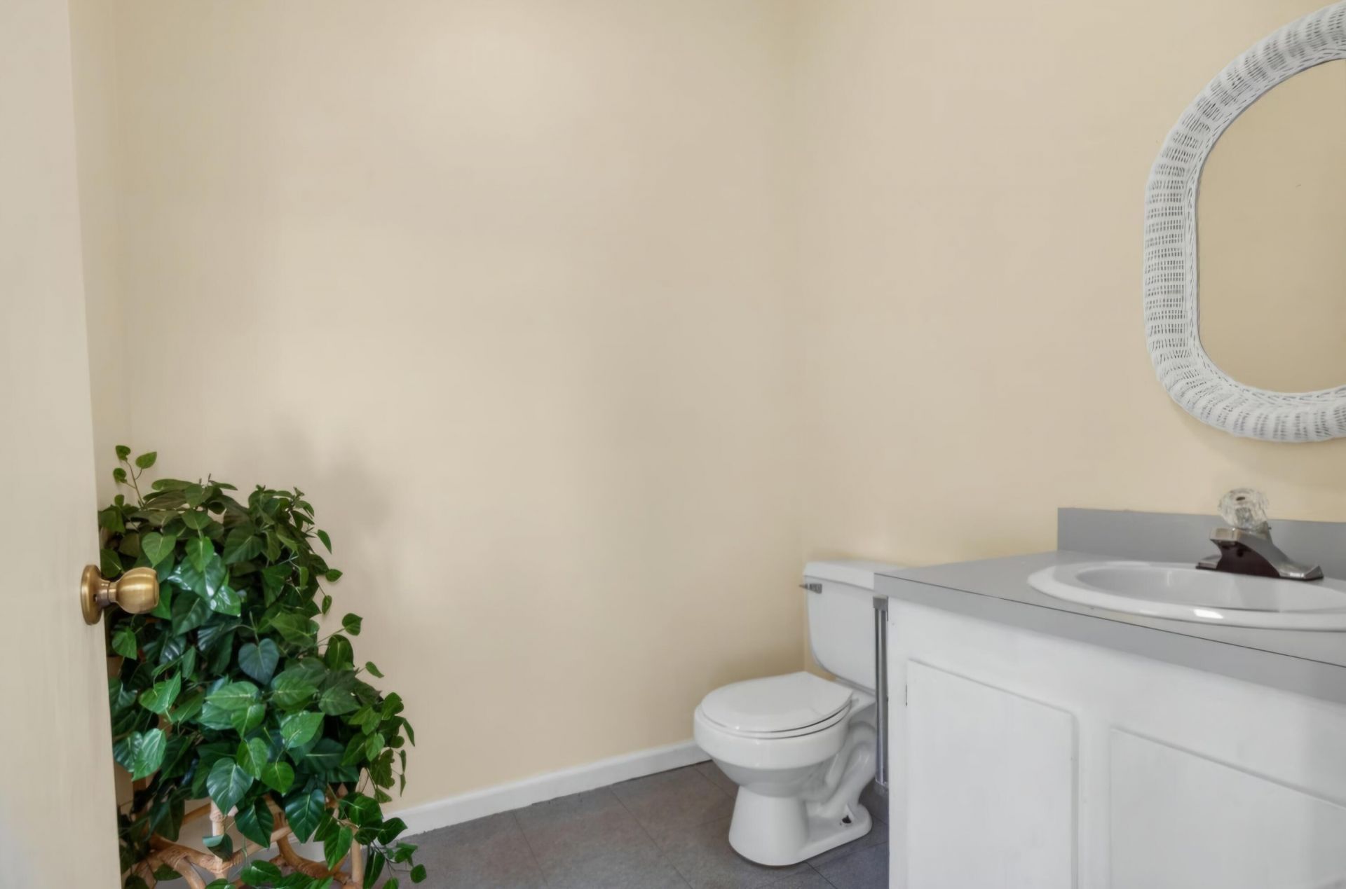 111 Welch Street  Photo 5
