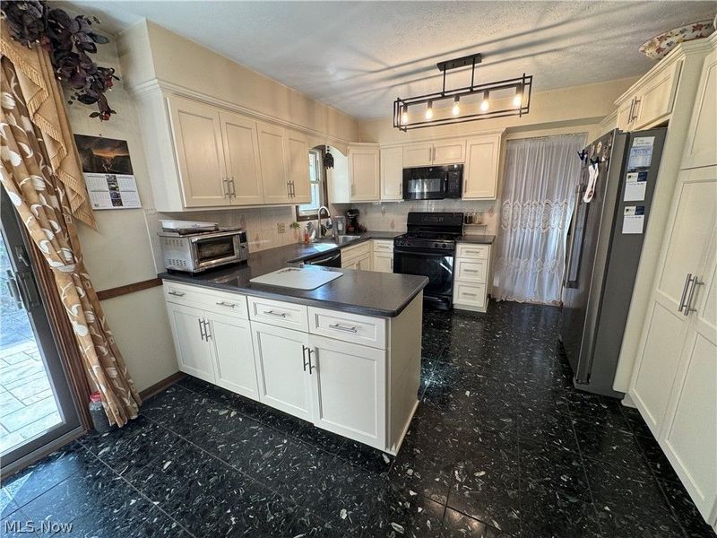 6818 Wildwood Trail, Mayfield Village, OH 44143 Photo 12