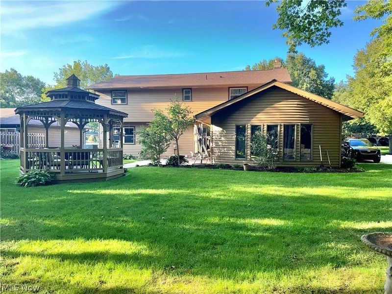 6818 Wildwood Trail, Mayfield Village, OH 44143 Photo 2