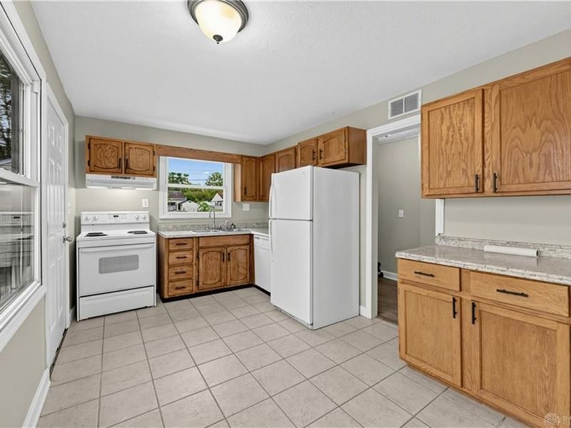 5254 Ferngrove Drive, Riverside, OH 45432 Photo 11